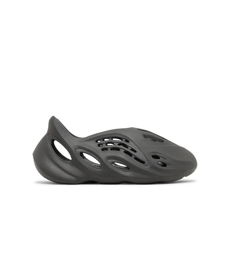 Мужские тапочки Adidas Yeezy Foam Runner Carbon