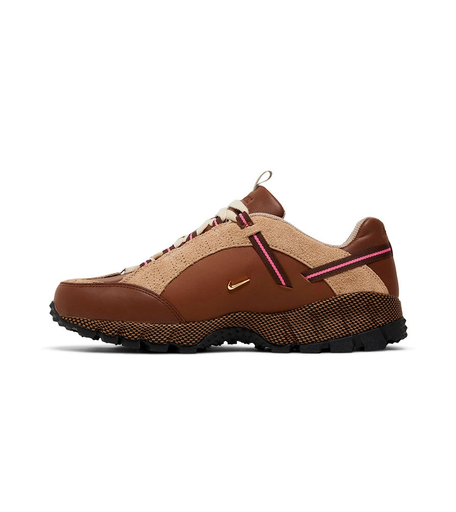 Кроссовки жечные Jacquemus &amp; Nike Air Humara Ale Brown