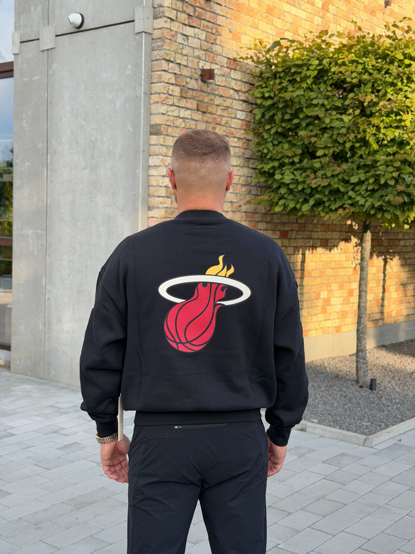 Світер унісекс Fear of God Essentials Heat Sport Crewneck 'Vintage Black'