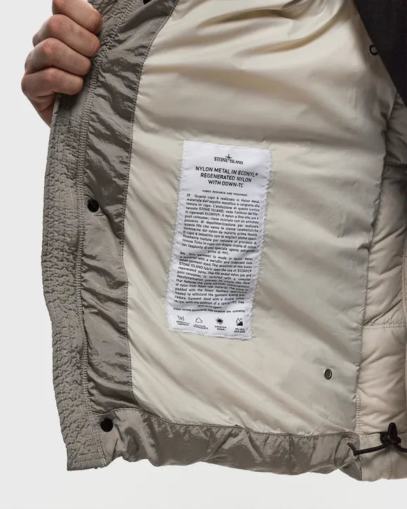 Пуховик чоловічий Stone Island Crinkled ECONYL® Regenerated Nylon